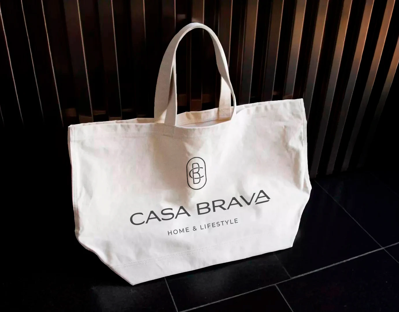 Bolsa de Casa Brava con la identidad aplicada