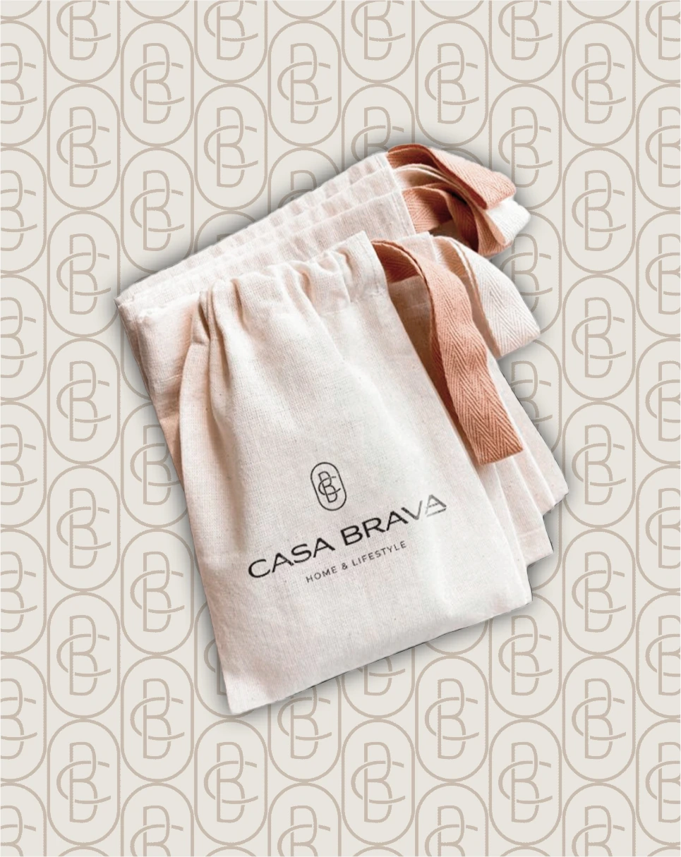 Bolsitas textiles de Casa Brava sobre el patrón de marca